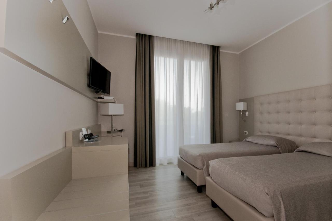 Hotel San Francesco Borgomanero Habitación foto